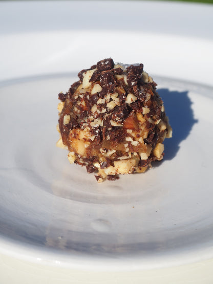 TIME – A bite with peanut, peanut butter, date, salt, 70% dark chocolate and Reishi