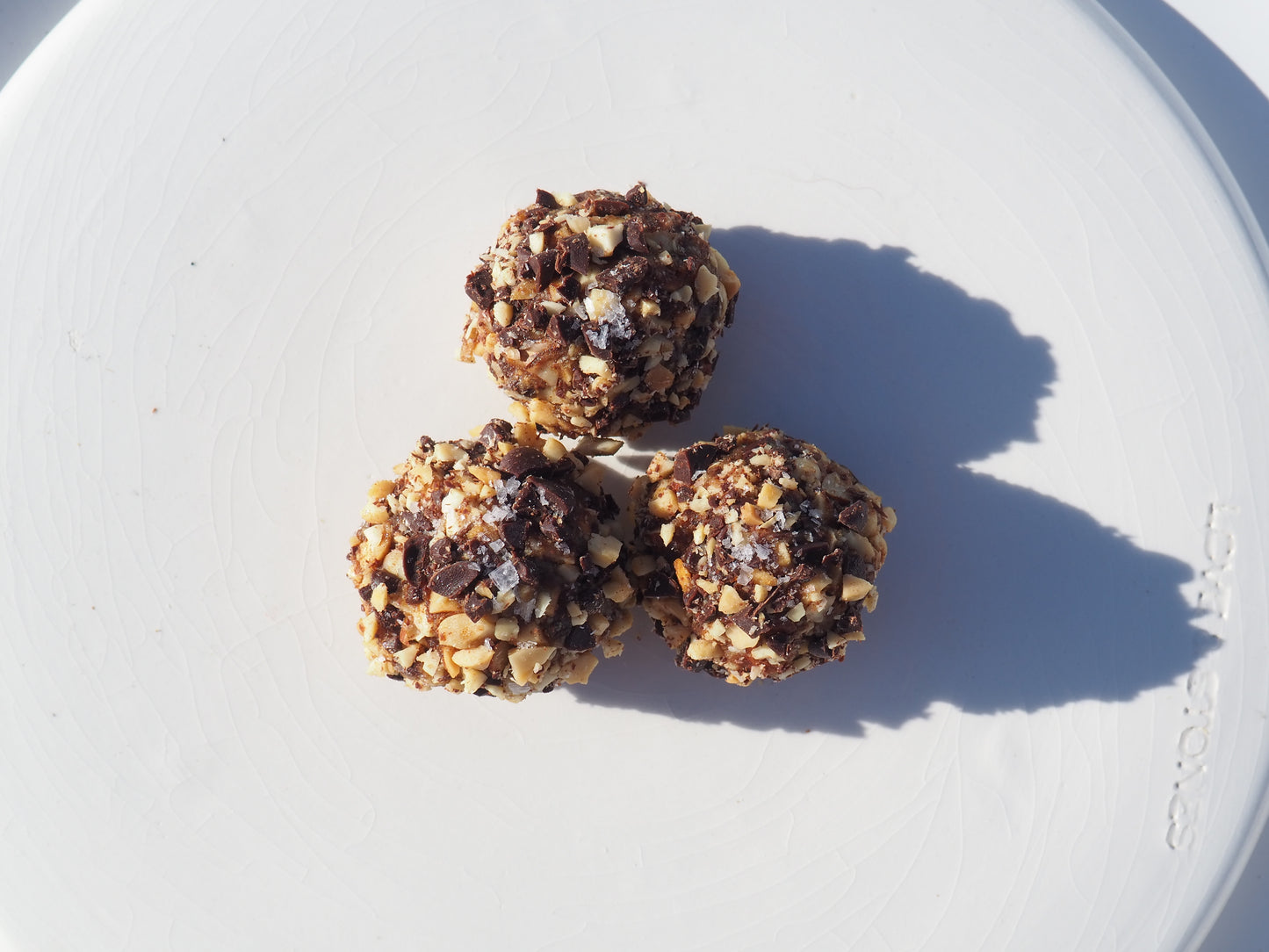 TIME – A bite with peanut, peanut butter, date, salt, 70% dark chocolate and Reishi