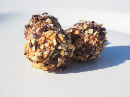 TIME – A bite with peanut, peanut butter, date, salt, 70% dark chocolate and Reishi
