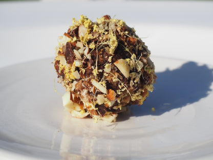 CLARITY – A bite with almonds, fresh ginger, lemon zest and salt,  70% dark chocolate and Reishi