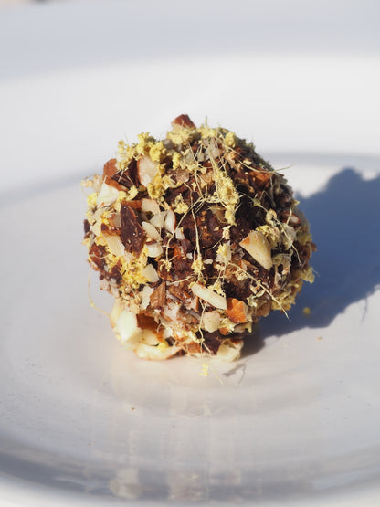 CLARITY – A bite with almonds, fresh ginger, lemon zest and salt,  70% dark chocolate and Reishi