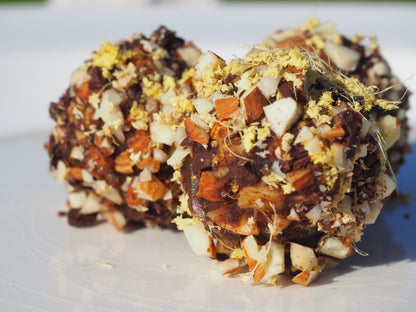 CLARITY – A bite with almonds, fresh ginger, lemon zest and salt,  70% dark chocolate and Reishi