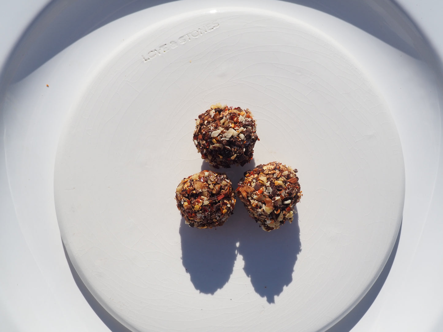 NOW – A bite with oat, walnut, almonds, cacao powder, dates, chili flakes, salt,  70% dark chocolate and Cordyceps