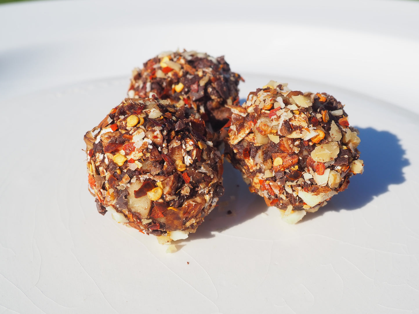 NOW – A bite with oat, walnut, almonds, cacao powder, dates, chili flakes, salt,  70% dark chocolate and Cordyceps