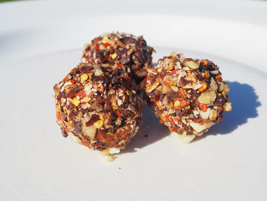 NOW – A bite with oat, walnut, almonds, cacao powder, dates, chili flakes, salt,  70% dark chocolate and Cordyceps