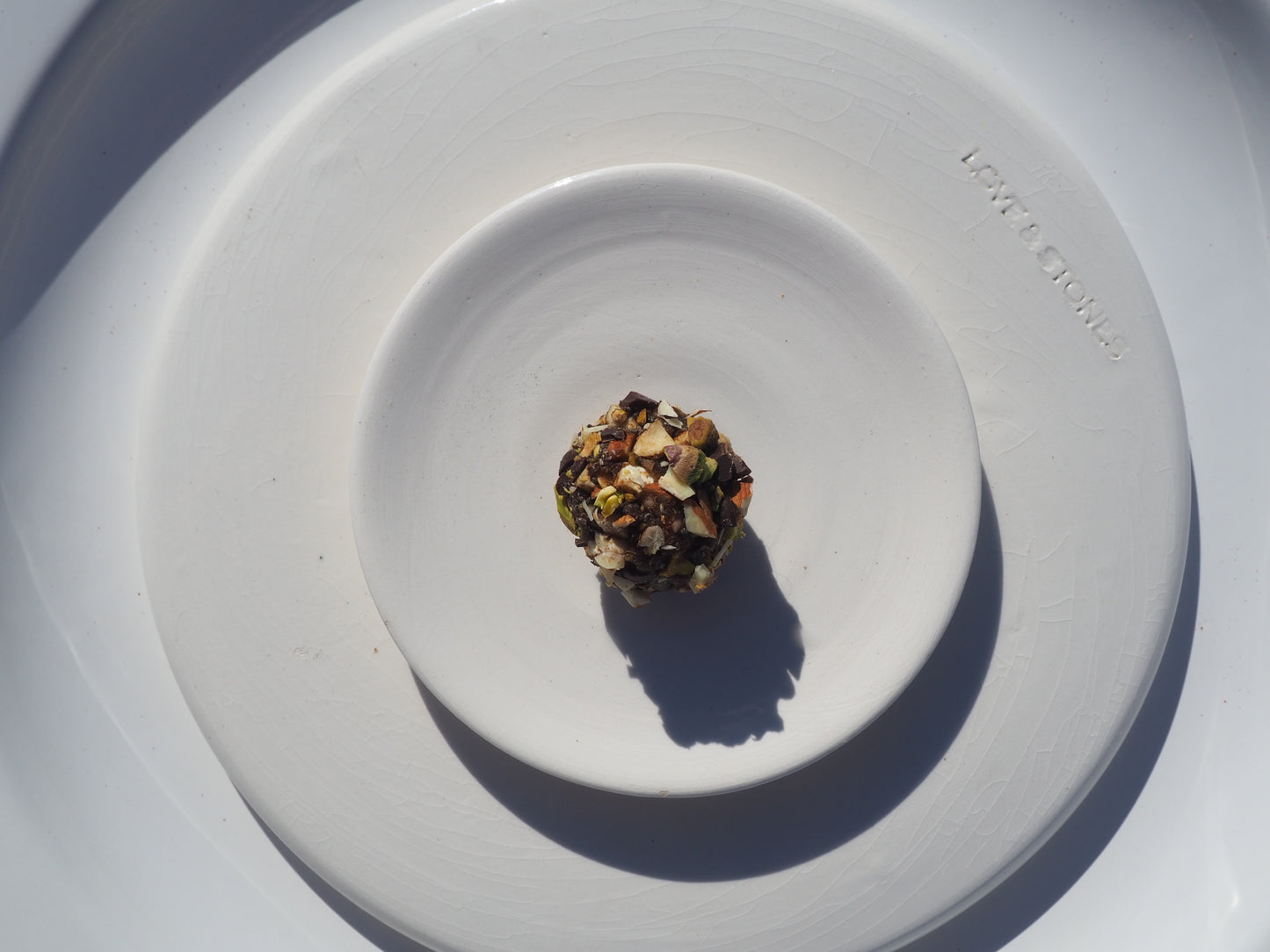 BALANCE – A bite with date, cashew, almonds, pistachio, pumpkin seed, chia seed, salt, 70% dark chocolate and Reishi