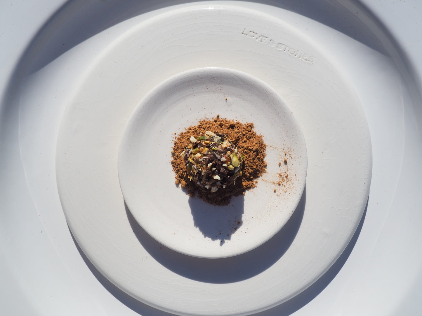 BALANCE – A bite with date, cashew, almonds, pistachio, pumpkin seed, chia seed, salt, 70% dark chocolate and Reishi